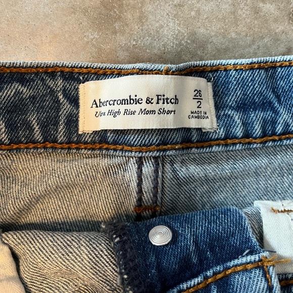 Abercrombie Ultra High Rise Mom Short - Picture 3 of 5